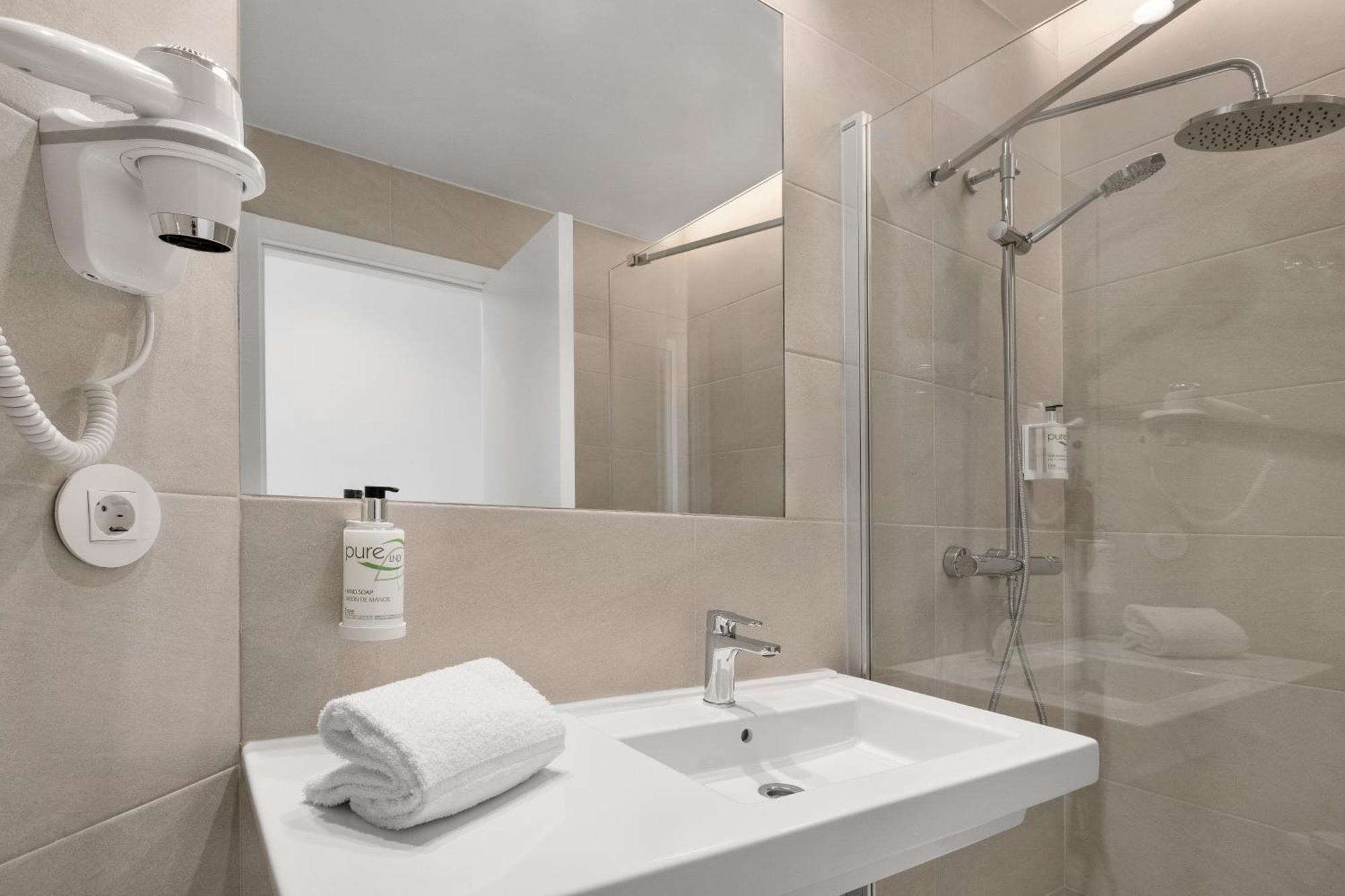B&B Hotel Benidorm פינסטראט מראה חיצוני תמונה